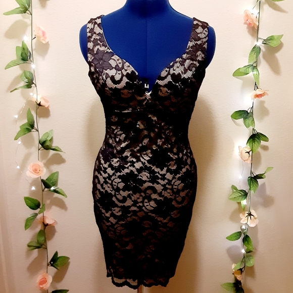 Windsor Dresses & Skirts - Black lace Windsor dress